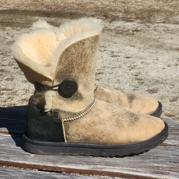 UGG Australia Bailey Button Bomber Boots Chestnut Brown Sheepskin 5838 Mens 8 UGG®  main image 2